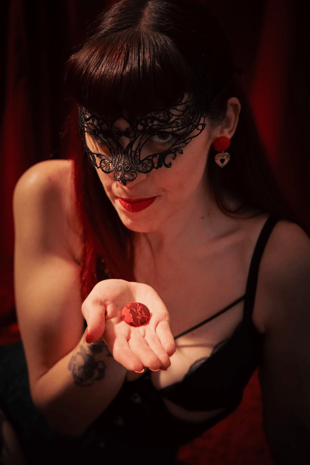 Sidonie noire dentelle rouge